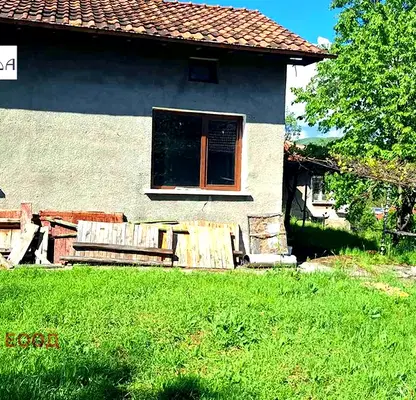 Снимка 2 — Къща с две жилища в с. Чеканчево с панорамна гледка