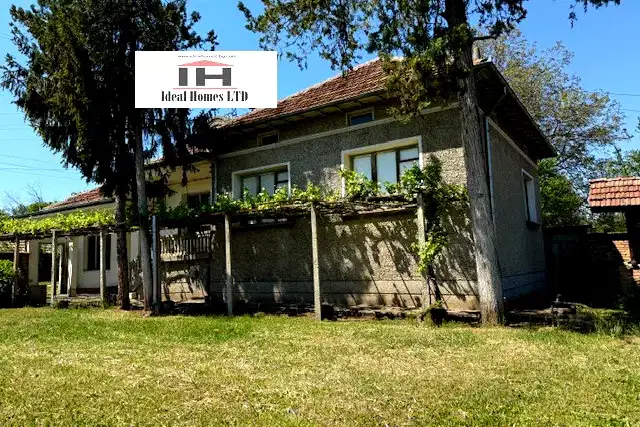 Къща с 3 спални в с. Караисен, област Велико Търново