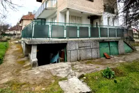 Къща в Перник, с. Мещица