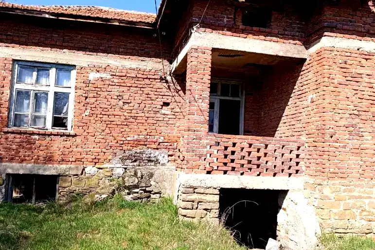 Къща в Перник, с. Негованци