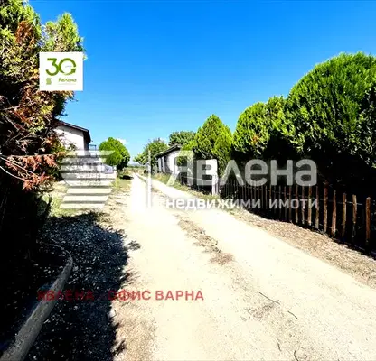 Снимка 4 — Триетажна къща с 4 спални в с. Осеново, обл. Варна