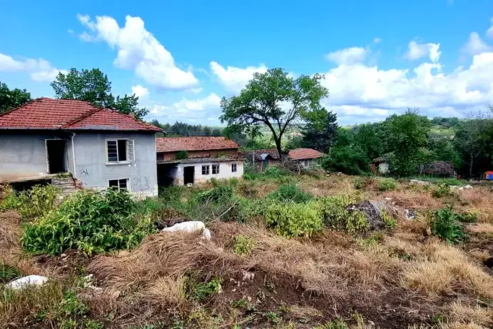 Къща с 6 стаи в с. Побит камък, област Разград