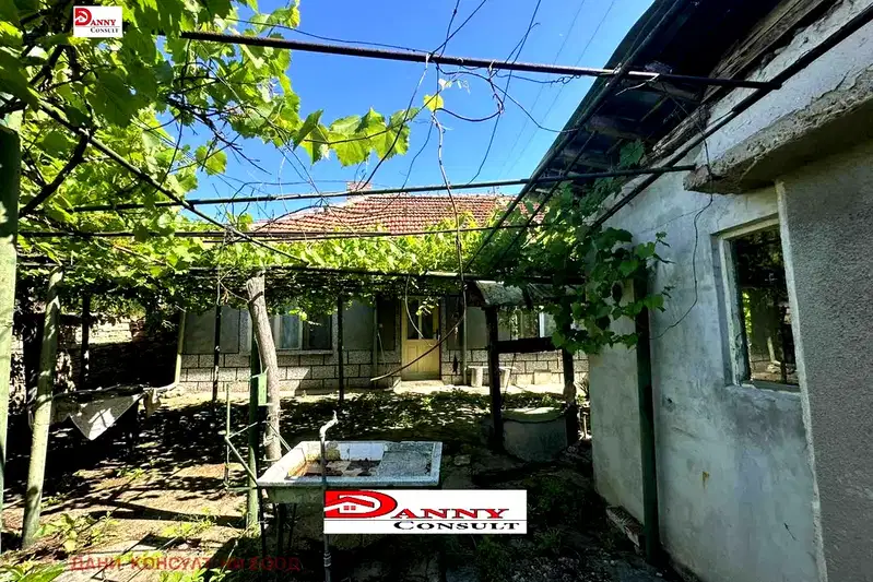 House in Oblast Veliko Tyrnovo, Pyrvomaici