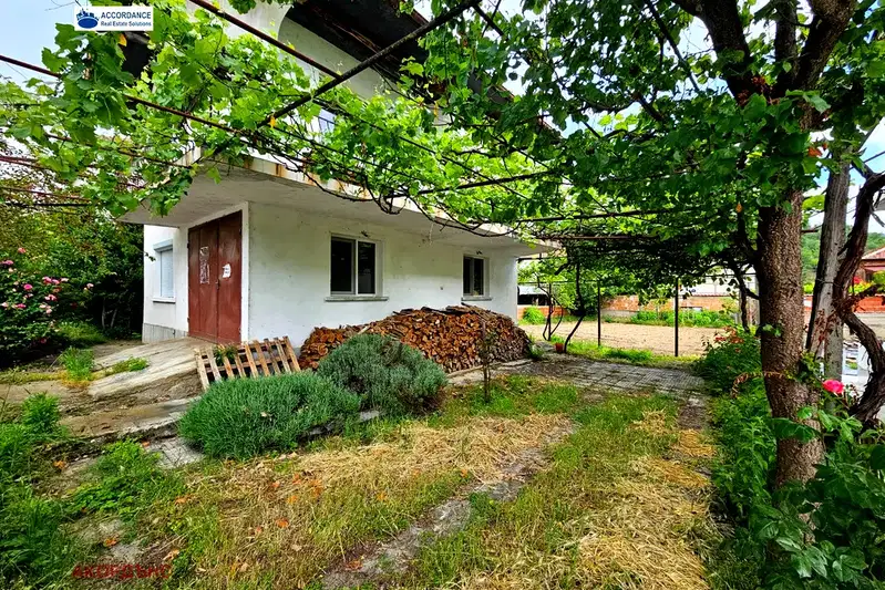 Two-storey house with garage in Strumeshnitsa village, Blagoevgrad region