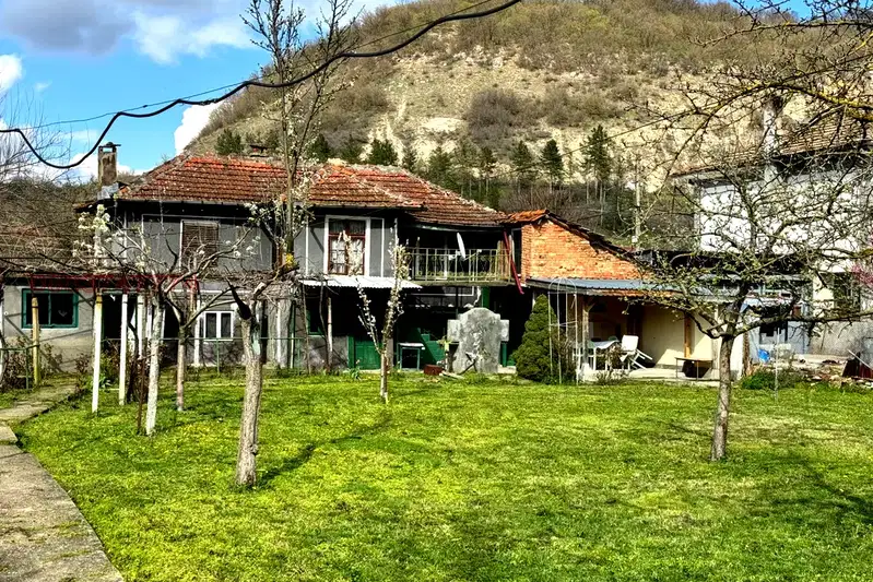 House in Oblast Ruse, Svalenik