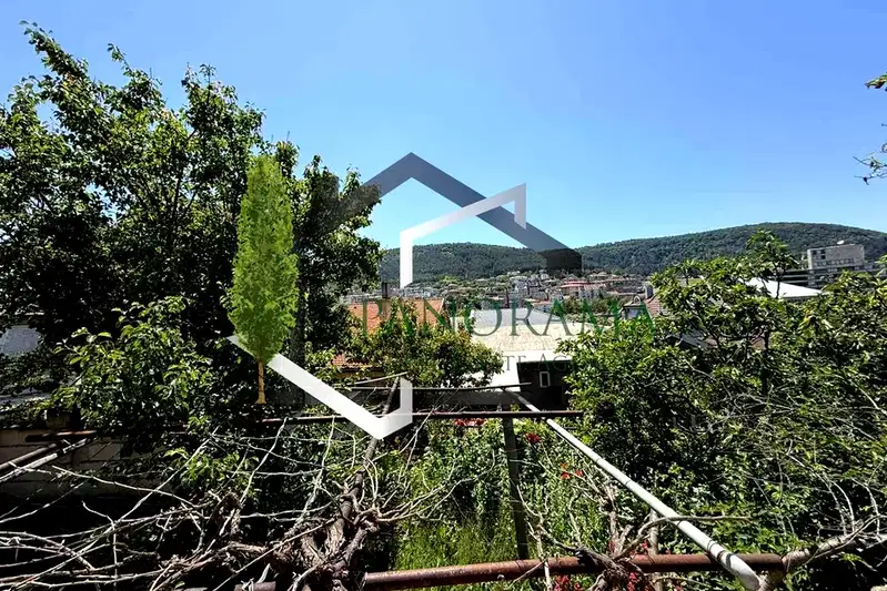 House in Shumen, Bolnicata