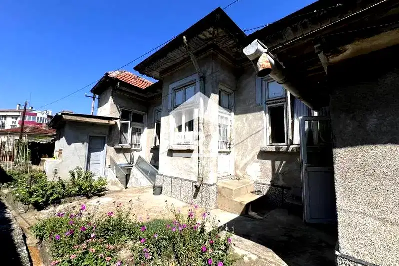 House in Silistra, Centyr