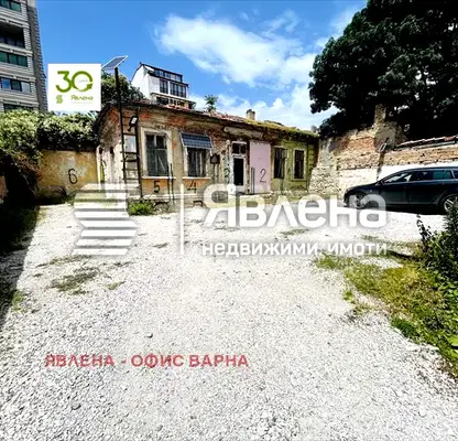 Снимка 2 — Къща във Варна, Център