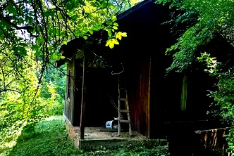 Къща в Перник, Земен