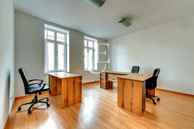 Office in Sofiya, Centyr
