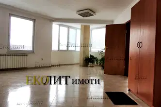 Офис в София, Гео Милев