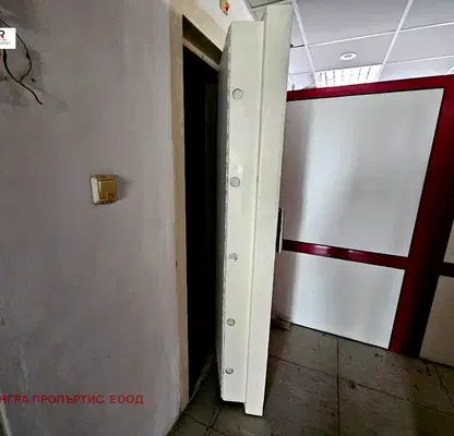 Photo 4 — Office in Oblast Pernik, Zemen