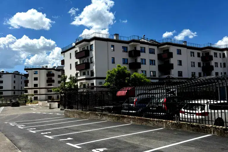 Garage/Parking in Pernik, Iztok