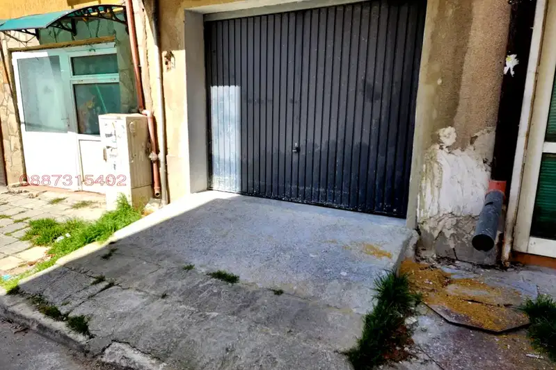 Garage in Varna, Centyr