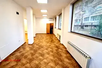 Магазин в София, Изток