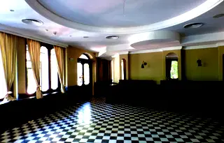 Склад в Перник, Изток