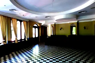 Склад в Перник, Изток