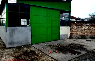 Склад в Русе, Родина 2