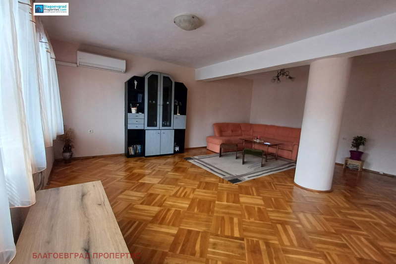 3-bedroom apartment in Blagoevgrad, Shirok Centyr
