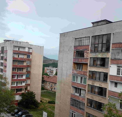 Снимка 2 — Едностаен апартамент в Кюстендил, Бобов дол