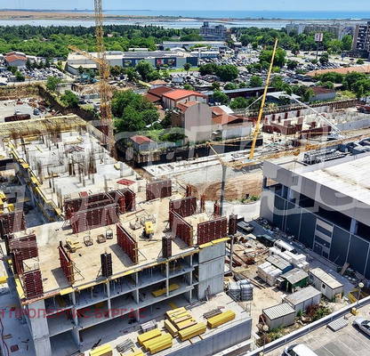 Снимка 2 — Двустаен апартамент в Бургас, Хоризонт с асансьор