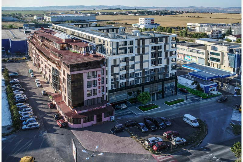 Просторен 2-стаен апартамент с голяма тераса в Изгрев, Бургас