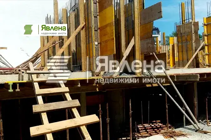 Двустаен апартамент с тераса в Лазур, Бургас