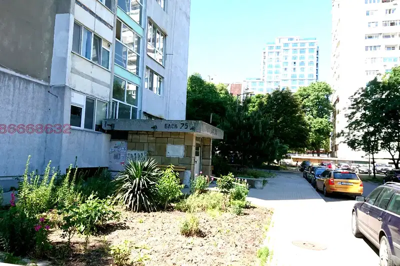 Тристаен апартамент с две тераси в Лазур, Бургас