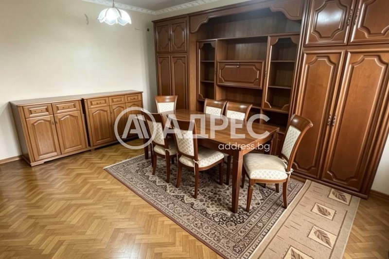 Тристаен апартамент с тераса в Лазур, Бургас