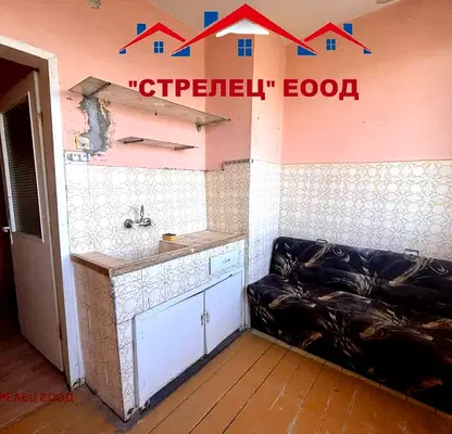 Снимка 3 — Двустаен апартамент в Център на Добрич с тераса