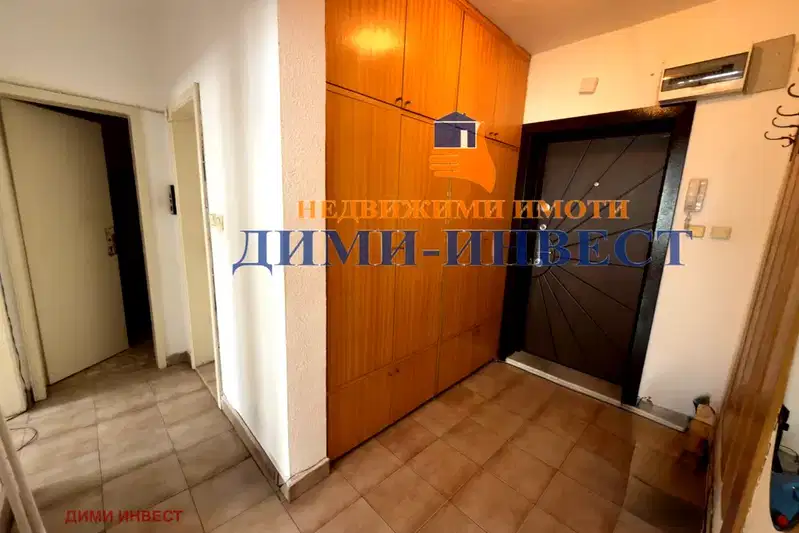 3-bedroom apartment in Dobrich, Centyr