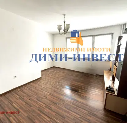 Снимка 2 — Тристаен апартамент в Добрич, Център