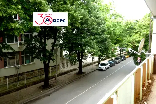 Тристаен апартамент в Добрич, Център