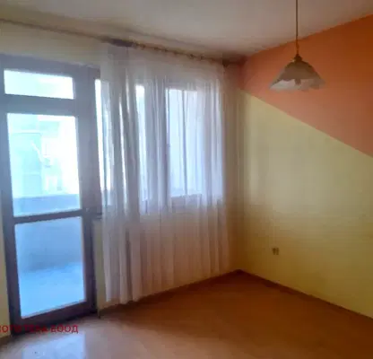 Photo 3 — 3-bedroom apartment in Dobrich, Centyr