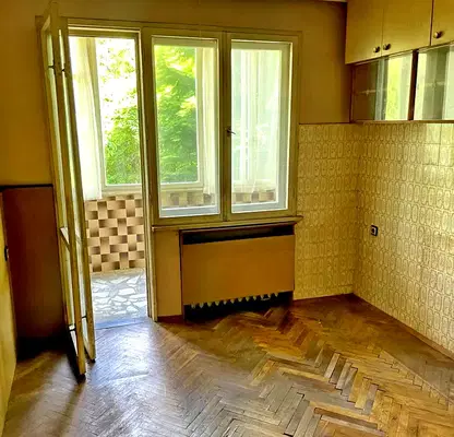 Снимка 2 — Тристаен апартамент в Габрово, Център