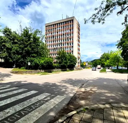 Снимка 2 — Многостаен апартамент в Габрово, Център