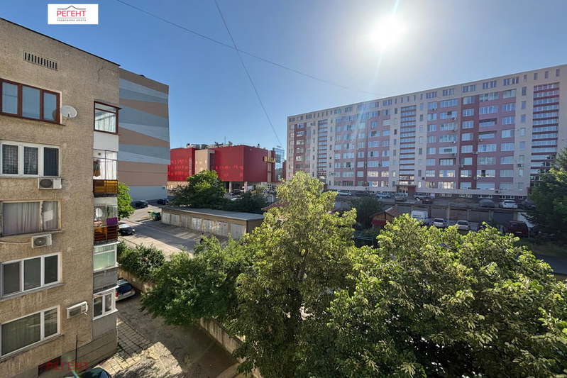 Тристаен апартамент в Габрово, Младост
