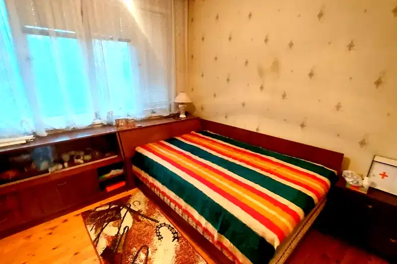 Многостаен апартамент в Хасково, Училищни