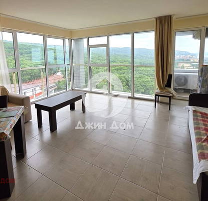 Photo 2 — Two-room apartment with terrace and sea view in Zlatni Pyasatsi