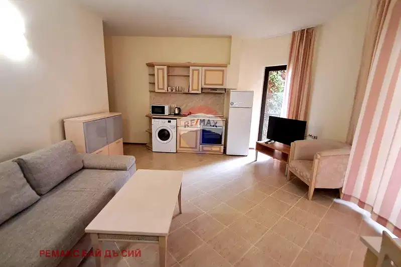 3-bedroom apartment in Zlatni Pyasyci