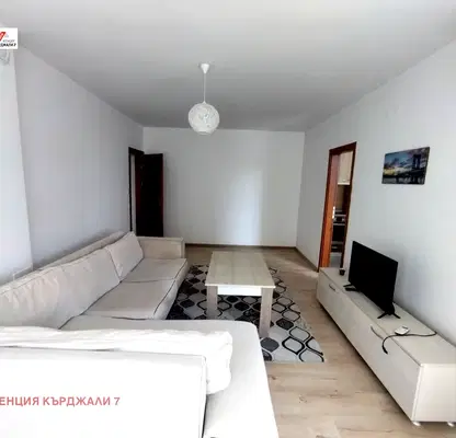 Снимка 2 — Тристаен апартамент в Кърджали, Възрожденци