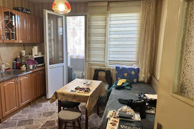 4-bedroom apartment in Kyrdjali, Vyzrojdenci