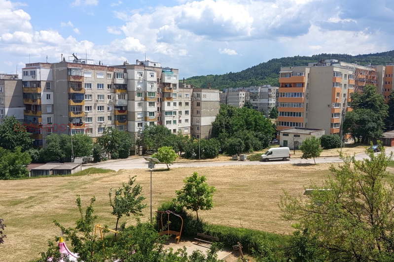 3-bedroom apartment in Lovech, Mladost