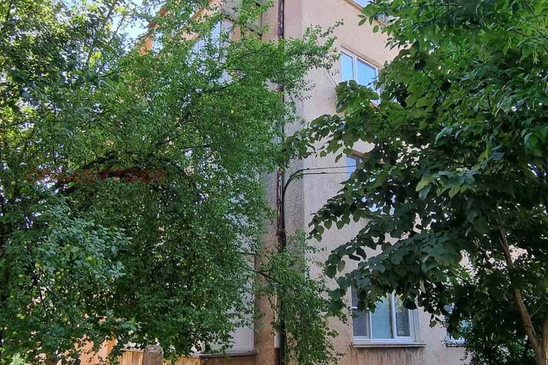 Тристаен апартамент в Монтана, Широк център