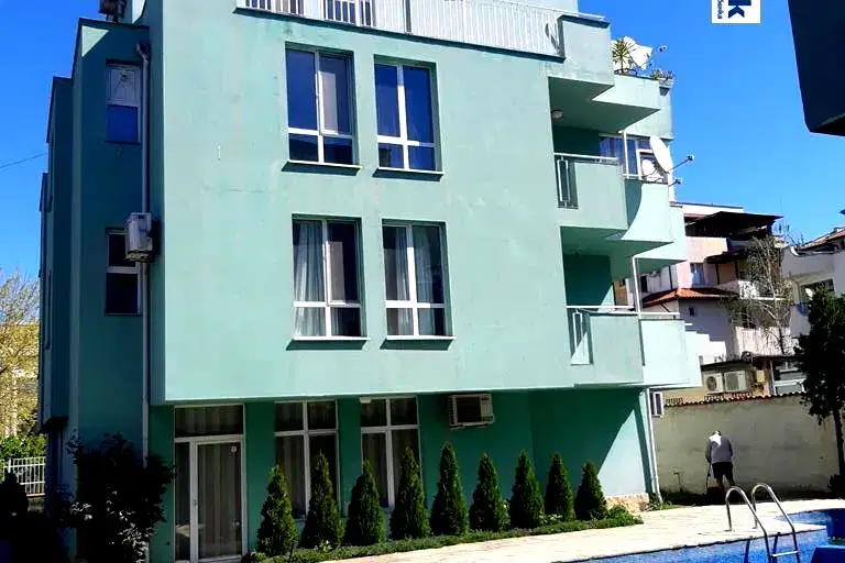 Двустаен апартамент в Несебър, КК 'Слънчев Бряг-Запад', с тераса