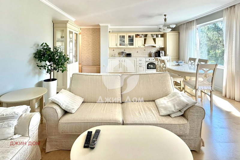 4-bedroom apartment in Oblast Burgas, Nesebyr