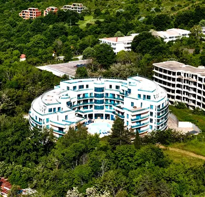 Снимка 2 — Двустаен апартамент в Бургас, Обзор