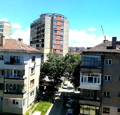 Снимка 2 — Двустаен апартамент в Перник, Център