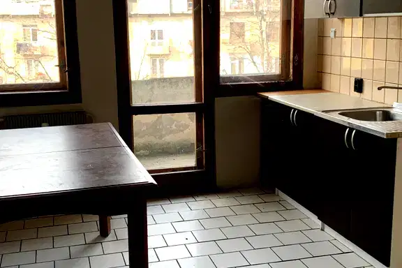 Тристаен апартамент в Перник, Център