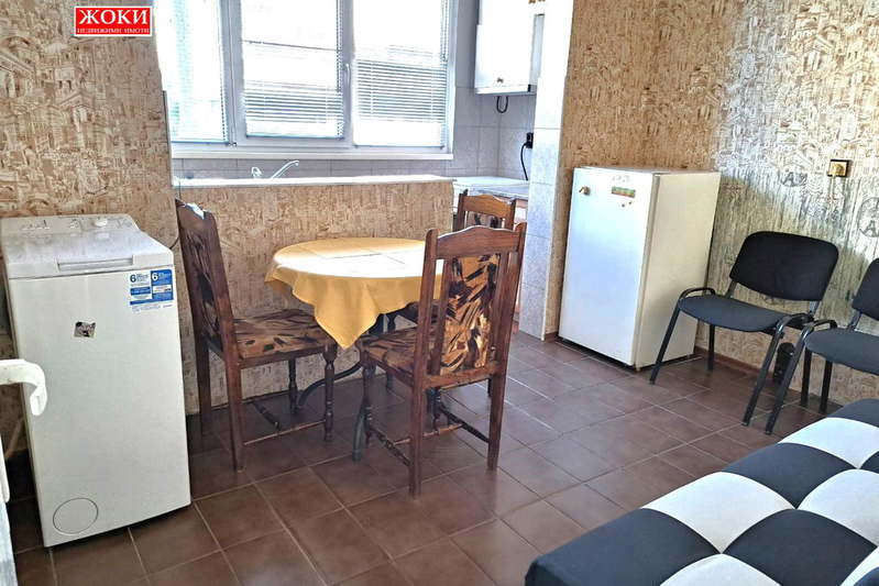 Тристаен апартамент в Перник, Център